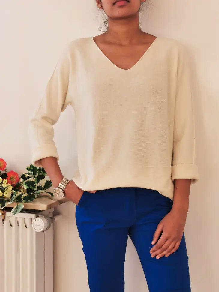 Soft V-neck seamless sweater